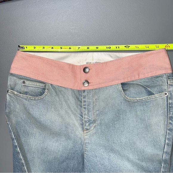 Alice + Olivia Mid-Rise Light Wash Wide Leg Jeans Size 10 Designer Retro Revolve - Picture 9 of 14